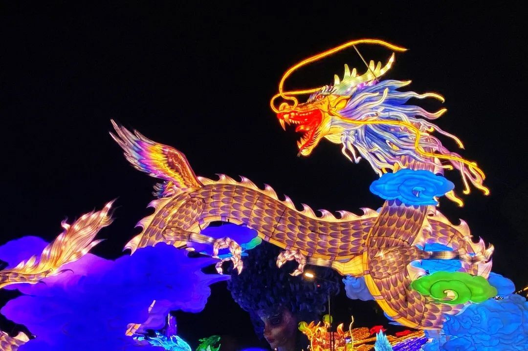 继承不同的自贡灯会